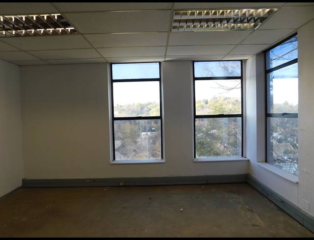 873M² OFFICE TO LET IN CRAIGHALL
